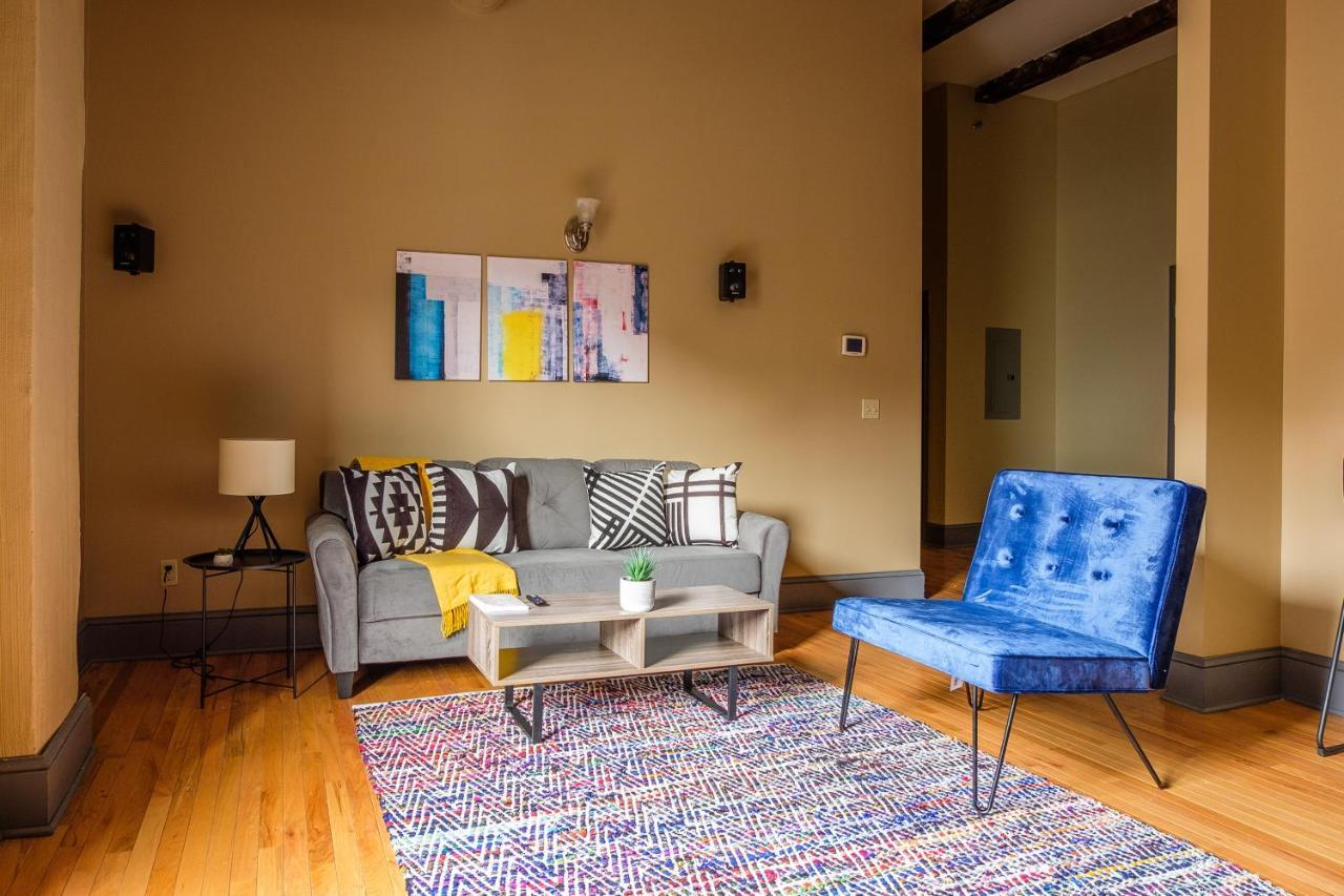 Frontdesk 2015 East 4Th Street Apts Downtown Cleveland Apartment Ngoại thất bức ảnh